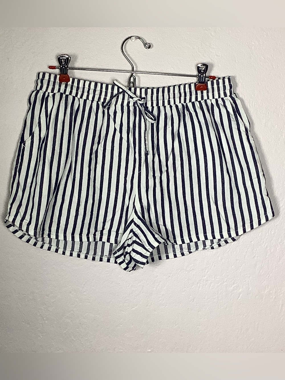 Universal Thread Women’s Striped Drawstring Shorts White & Navy Sz M